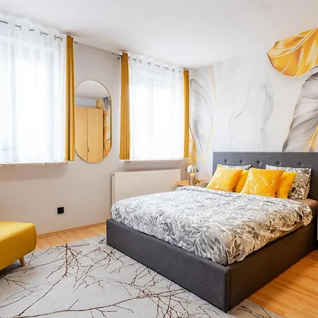 Διαμέρισμα Crown Two Level In Old Town Five Min Walk To Train And Main Square Sleeps Five