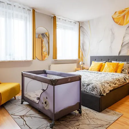 Crown Two Level In Old Town Five Min Walk To Train And Main Square Sleeps Five Διαμέρισμα