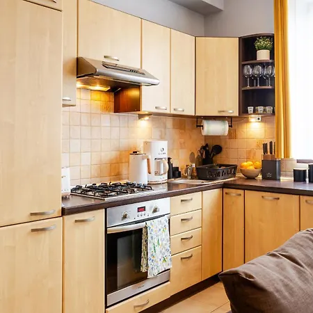 Crown Two Level In Old Town Five Min Walk To Train And Main Square Sleeps Five Appartement Krakau