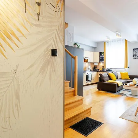 Crown Two Level In Old Town Five Min Walk To Train And Main Square Sleeps Five Appartement