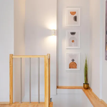Appartement Crown Two Level In Old Town Five Min Walk To Train And Main Square Sleeps Five
