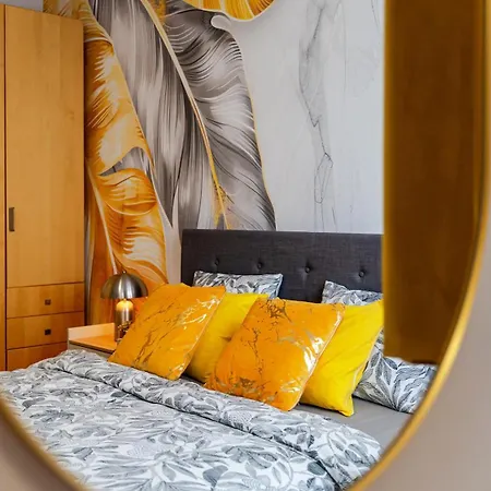 Crown Two Level In Old Town Five Min Walk To Train And Main Square Sleeps Five Appartement Krakau